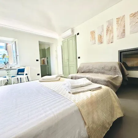 Apartment Gold Statuto